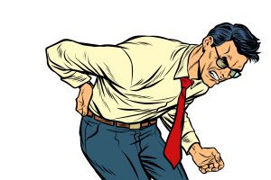 Ilustración de un hombre con dolor intenso en la zona lumbar, representando uno de los principales síntomas del síndrome de cola de caballo.